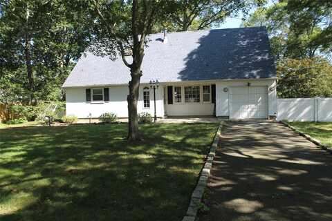 11 Roberts Road, Shirley, NY 11967
