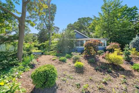 561 N Windsor Avenue, Brightwaters, NY 11718