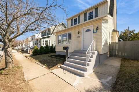 10 Winchester Drive, Lindenhurst, NY 11757