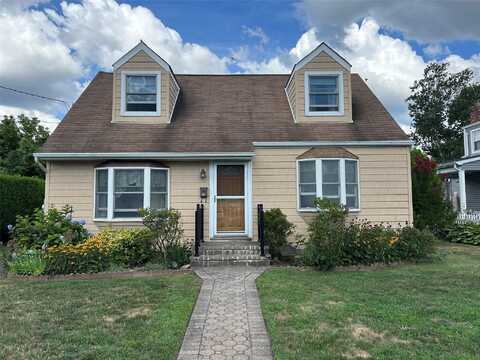 114 Elmwood Street, Plainview, NY 11803