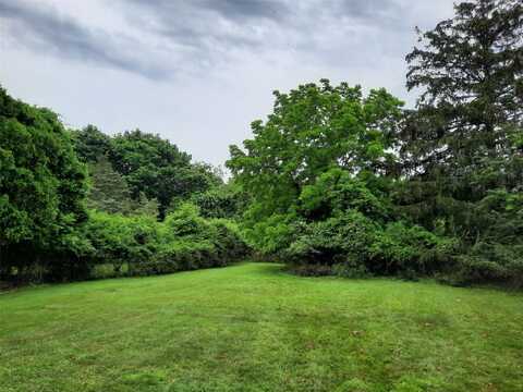 17 Club Lane, Remsenburg, NY 11960