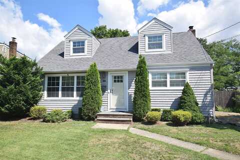 73 N Kings Avenue, Massapequa, NY 11758