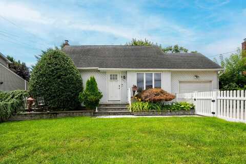 391 31st Street, Lindenhurst, NY 11757