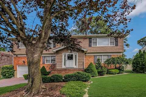8 Lawrence Court, Syosset, NY 11791