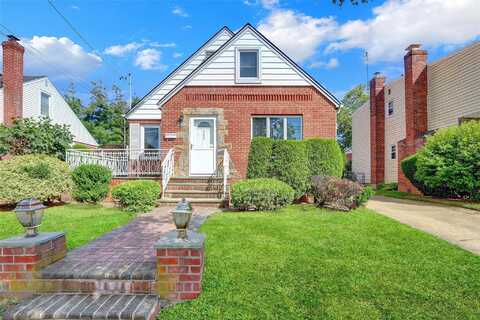 142 Kamda Boulevard, New Hyde Park, NY 11040