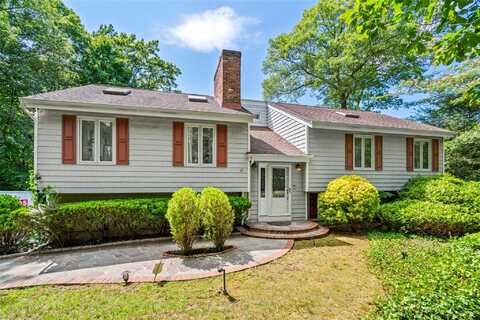 22 Glenview Avenue, Northport, NY 11768