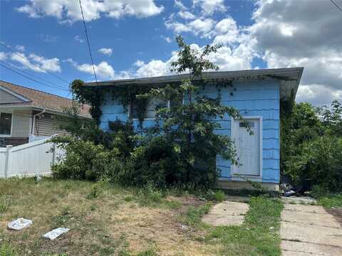 66 4th Avenue, Westbury, NY 11590