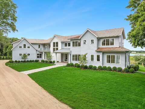 551 Main Street, Quogue, NY 11978