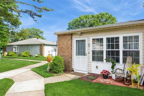 423 Woodbridge Drive, Ridge, NY 11961