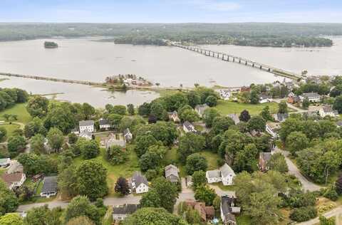 27 Hodge Street, Wiscasset, ME 04578