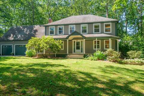 20 Stonecrest Drive, Falmouth, ME 04105