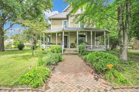 300 E Pinzon Street, Tuscola, IL 61953
