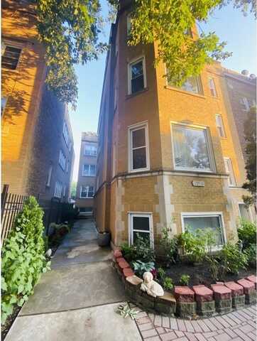 2219 W Highland Avenue, Chicago, IL 60133