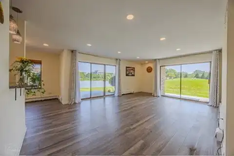 1919 Prairie Square, Schaumburg, IL 60173