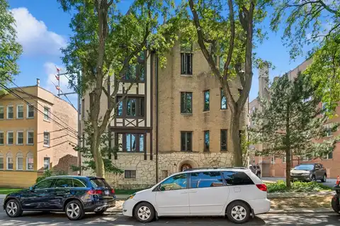 2109 W Jarvis Avenue, Chicago, IL 60645
