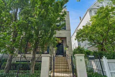 1715 W Henderson Street, Chicago, IL 60657