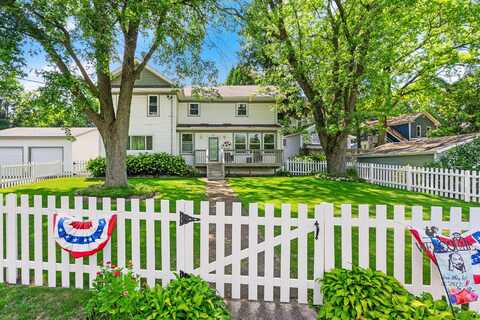 434 Lake Avenue, Woodstock, IL 60098