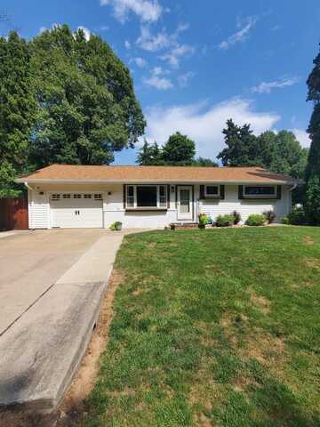 203 Robert Street, Heyworth, IL 61745