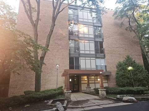 5800 Oakwood Drive, Lisle, IL 60532