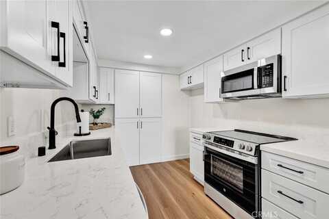 827 W Orangewood Avenue, Anaheim, CA 92802