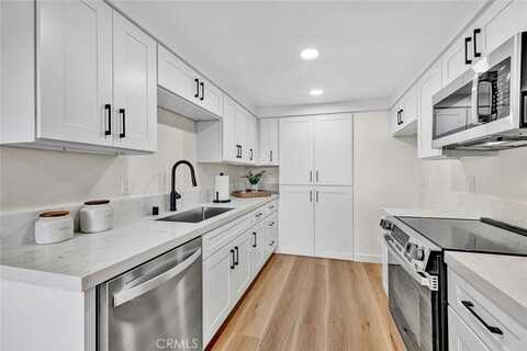 827 W Orangewood Avenue, Anaheim, CA 92802