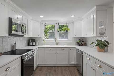 1313 Oshaughnessy Avenue NE, Huntsville, AL 35801