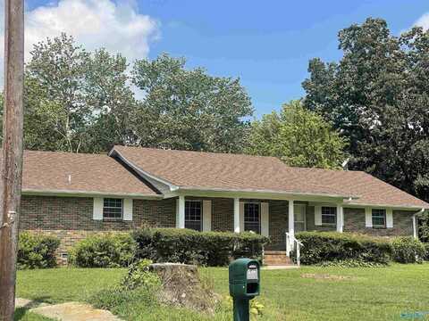 226 6th Street SW, Arab, AL 35016