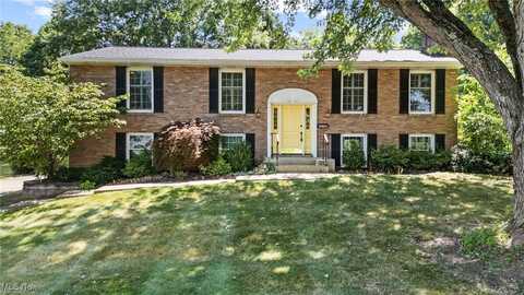 800 Lindy Lane Avenue SW, North Canton, OH 44720