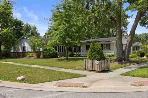 774 Bridle Lane, Berea, OH 44017