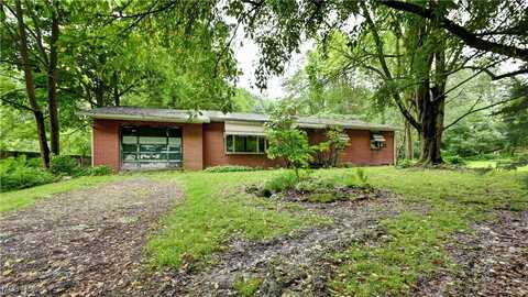3686 Edison Street NW, Uniontown, OH 44685