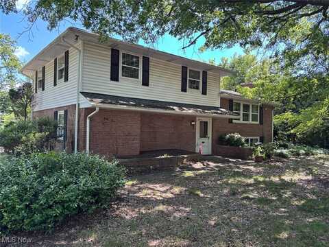 4300 Skycrest Drive NW, Canton, OH 44718