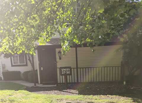 237 Greenbriar Court, Euclid, OH 44143