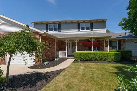 2709 Country Squire Street NW, Uniontown, OH 44685