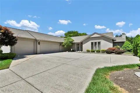 21490 Meadows Edge Lane, Strongsville, OH 44149