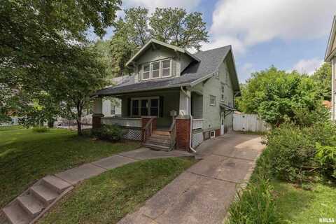 711 3RD Street A, Moline, IL 61265