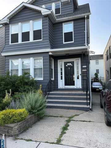 764 Hamilton Street 3rd Floor, Harrison, NJ 07029