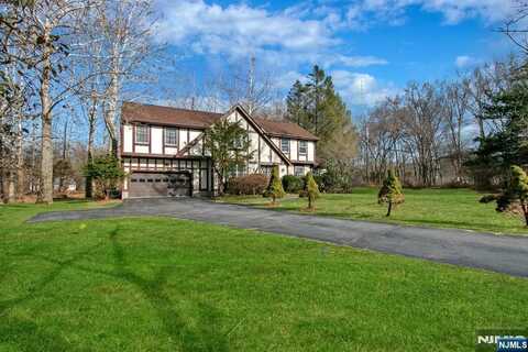 619 Osio Lane, Franklin Lakes, NJ 07417
