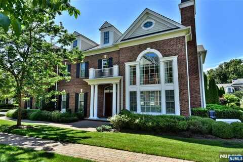 193 Harvest Way, Saddle River, NJ 07458