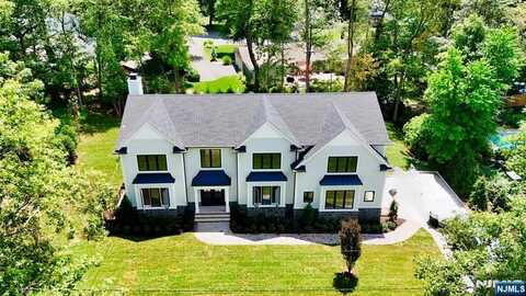 559 Stellman Drive, River Vale, NJ 07675