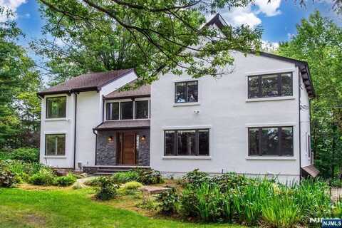 179 Woodside Avenue, Franklin Lakes, NJ 07417