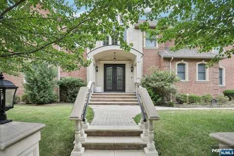 100 Johnson Court, Closter, NJ 07624