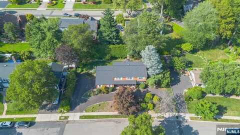 830 Hennigar Place, Oradell, NJ 07649