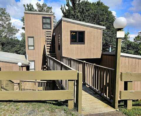 136 Middle Earth Drive, Warren, VT 05674