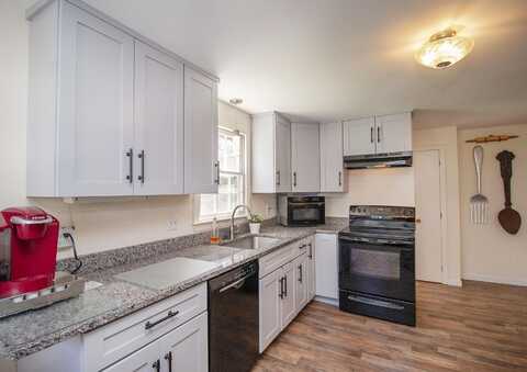 49 Boulder Drive, Londonderry, NH 03053