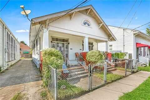 3925 COLISEUM Street, New Orleans, LA 70115