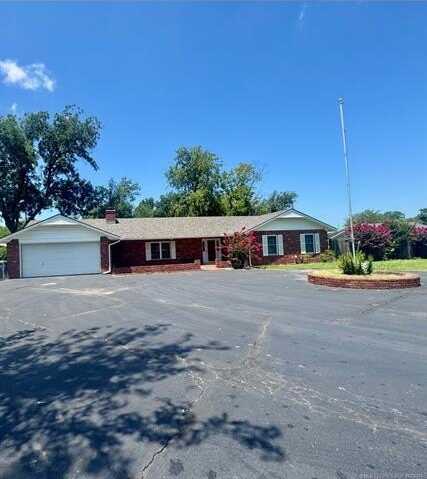 100 S 5th Street, Morris, OK 74445