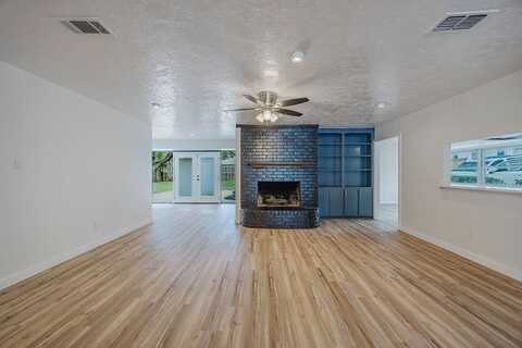 6509 S Hulen Street, Fort Worth, TX 76133
