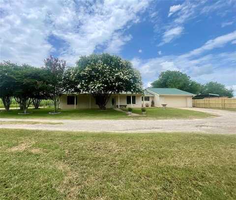 612 N 1st W Street, Mount Calm, TX 76673