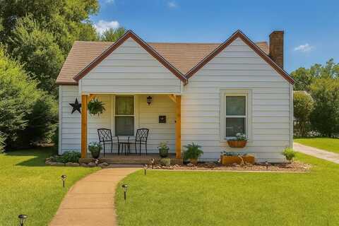 1324 4th Street, Graham, TX 76450