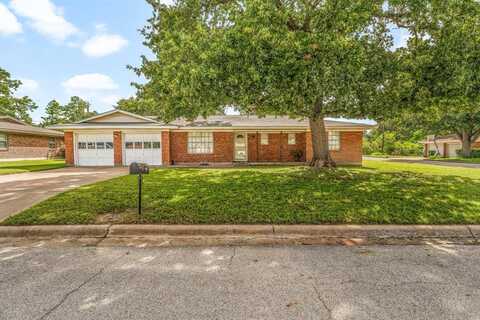 805 N Charlotte Avenue, Stephenville, TX 76401